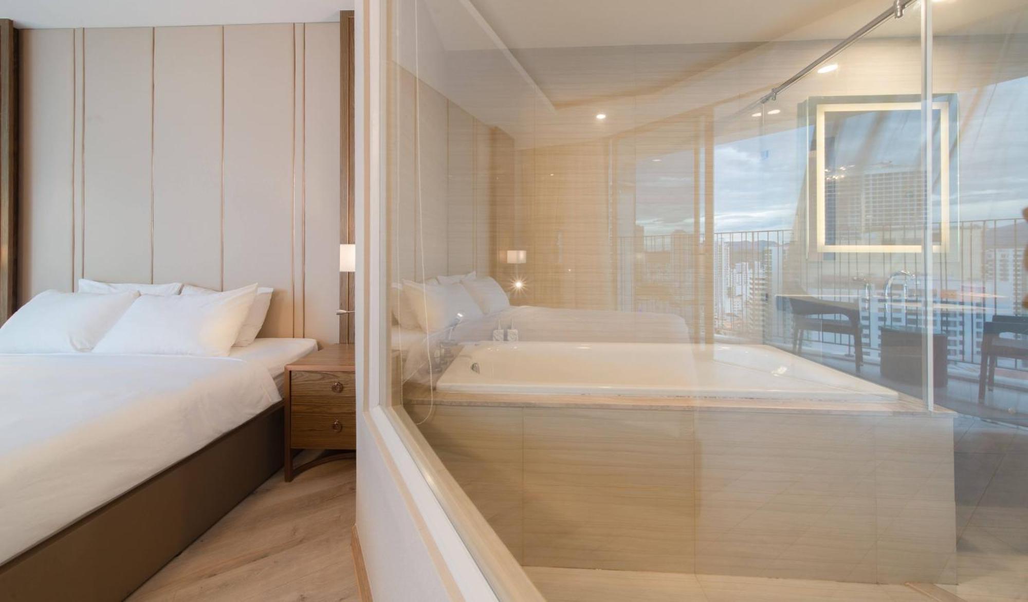 Coastal Panorama Oceanfront Suites Nha Trang Luaran gambar
