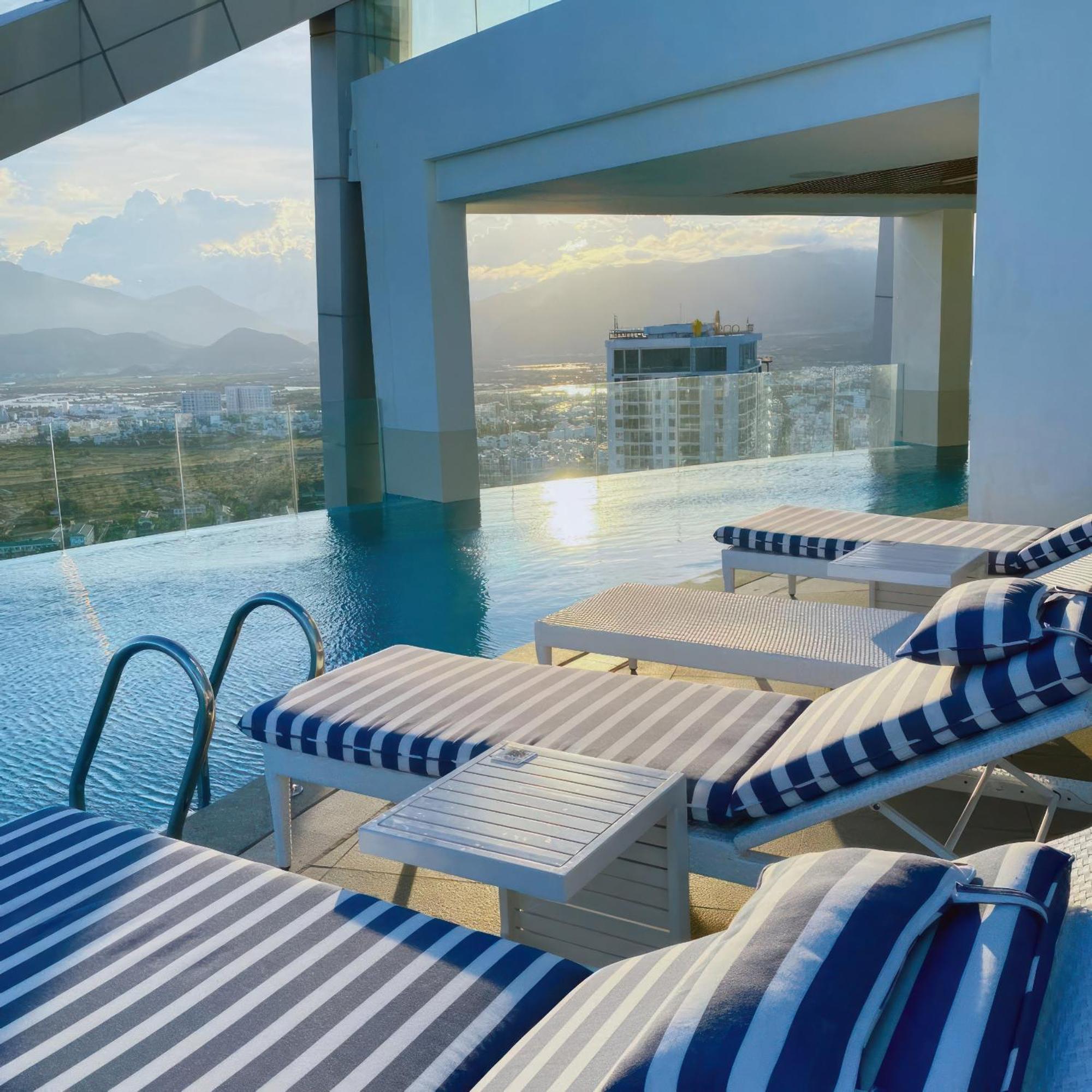 Coastal Panorama Oceanfront Suites Nha Trang Luaran gambar