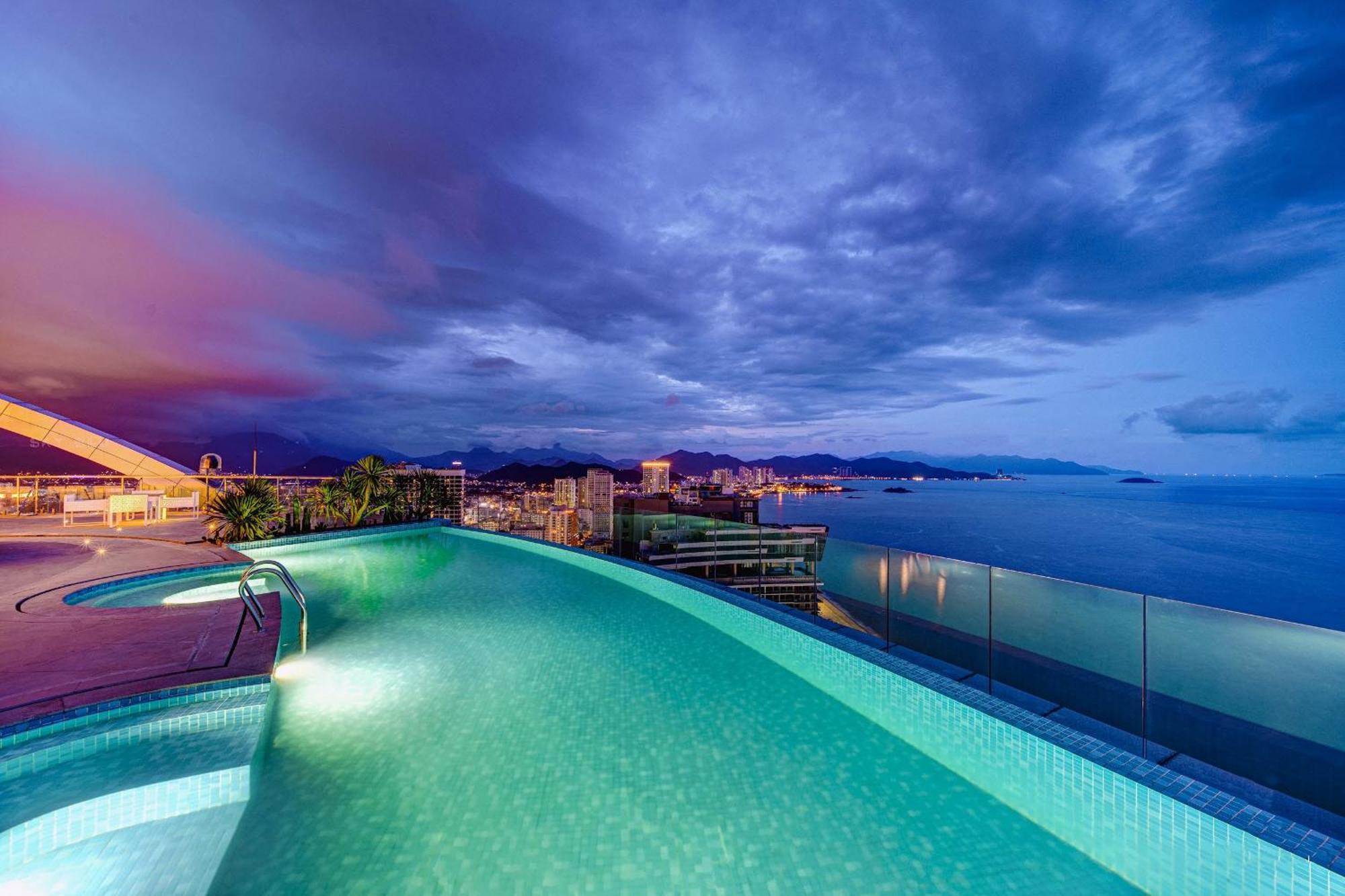 Coastal Panorama Oceanfront Suites Nha Trang Luaran gambar