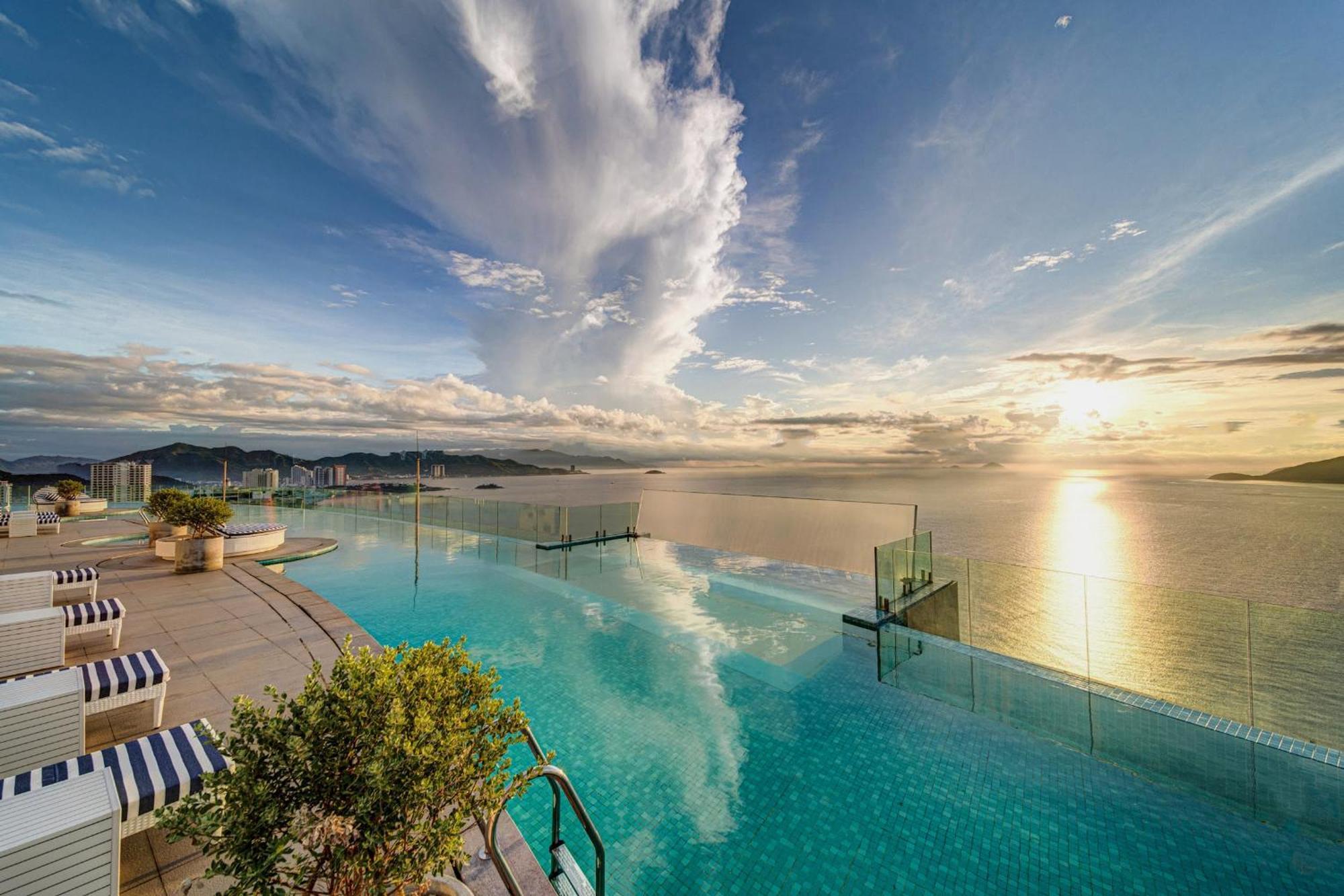 Coastal Panorama Oceanfront Suites Nha Trang Luaran gambar